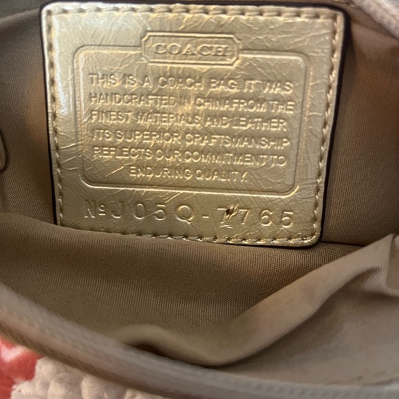 Cute Coach Wristlet with pull zipper - Picture 3 of 3